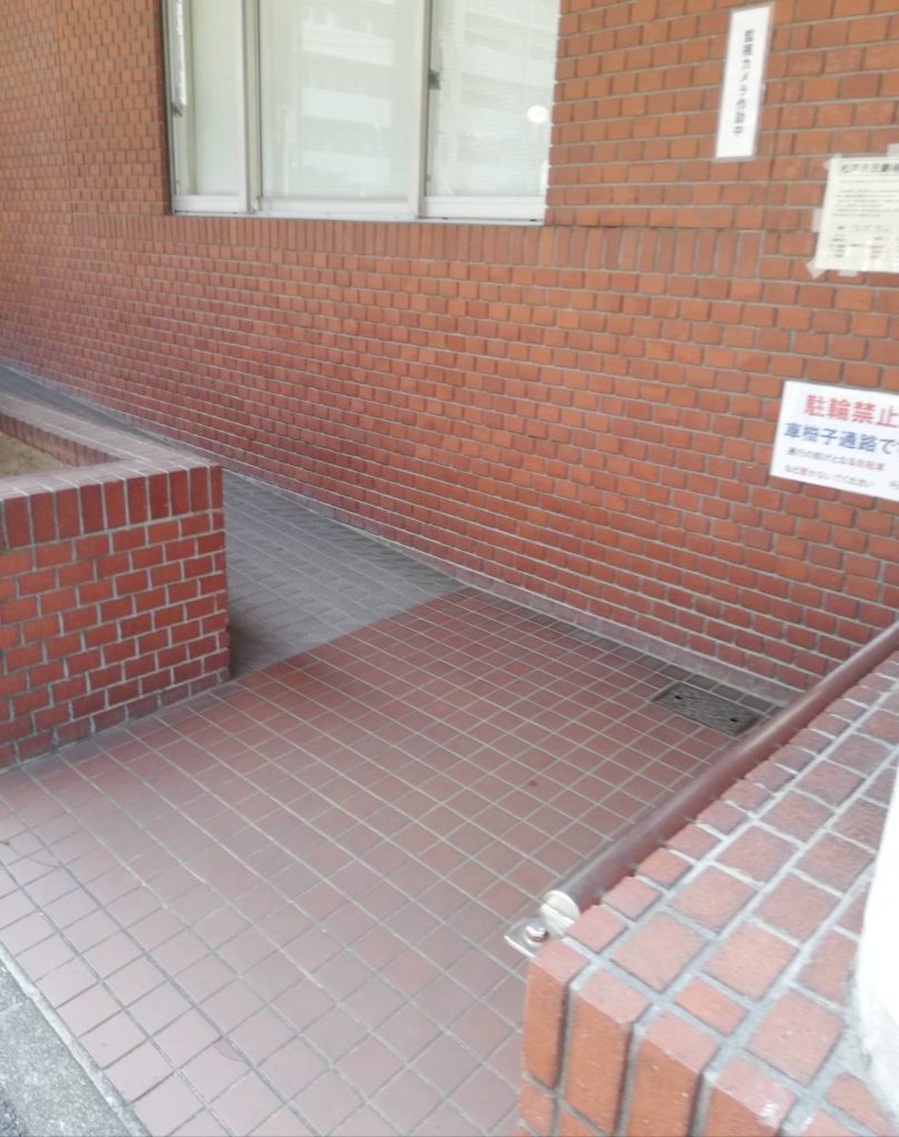 松戸市民劇場スロープアクセス