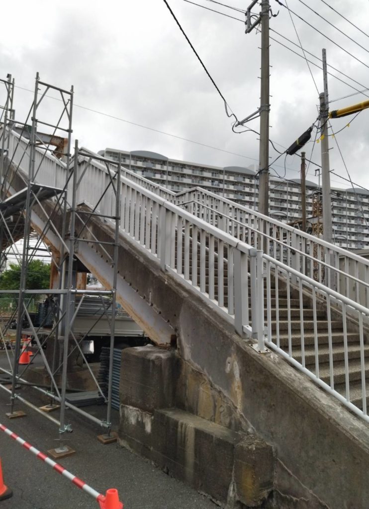 新作こ線人道橋 補修工事2022年7月