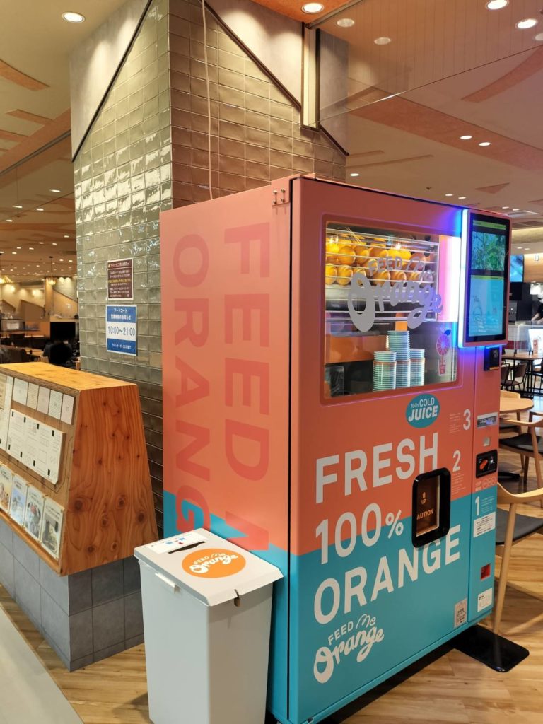 生絞りオレンジジュース自動販売機 千葉県松戸市イトーヨーカドー松戸店設置