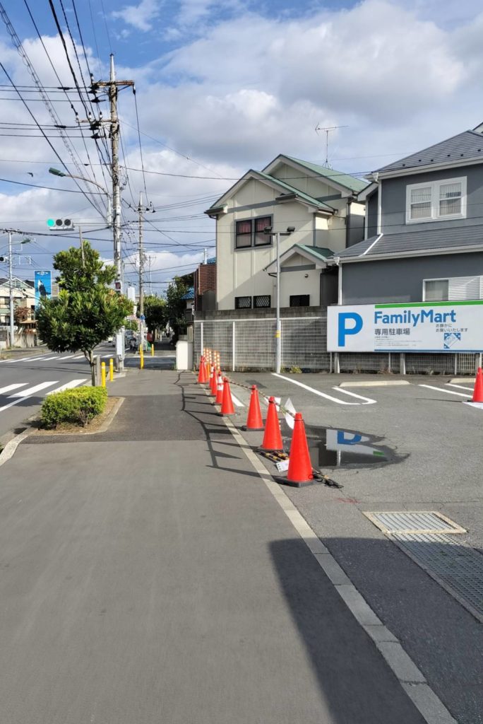 まてばしい通り沿いファミリーマート