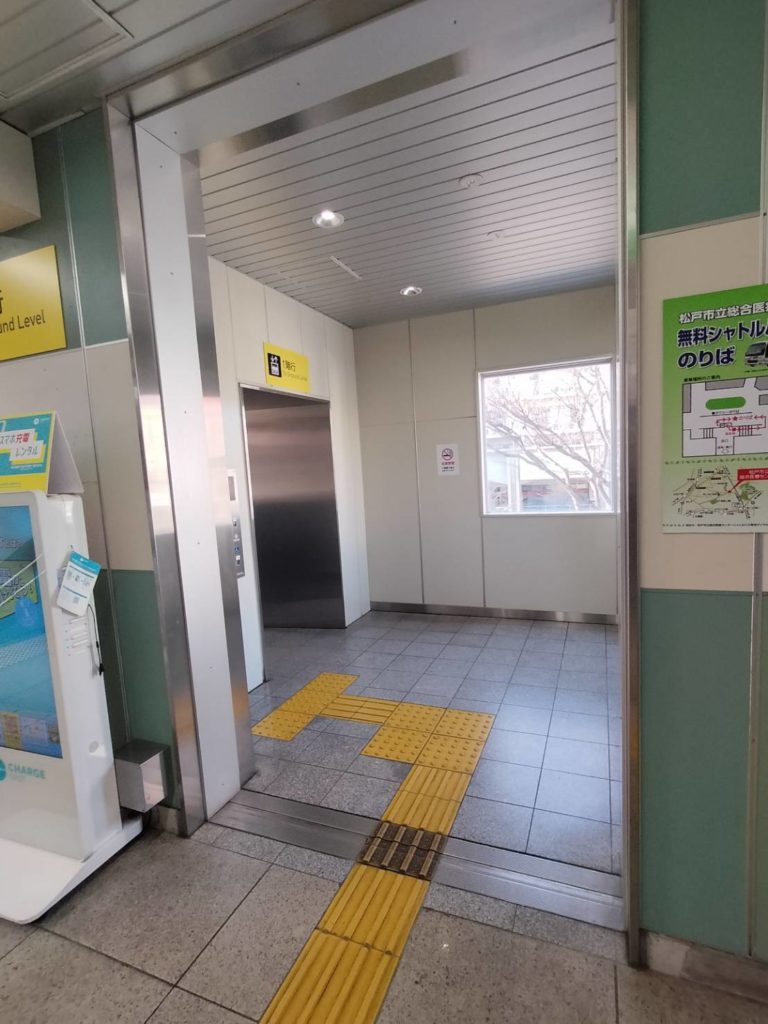 京成松戸線八柱駅改札外北口側 階段他改修工事