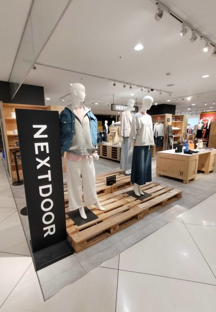 NEXTDOOR閉店キテミテマツド服飾雑貨