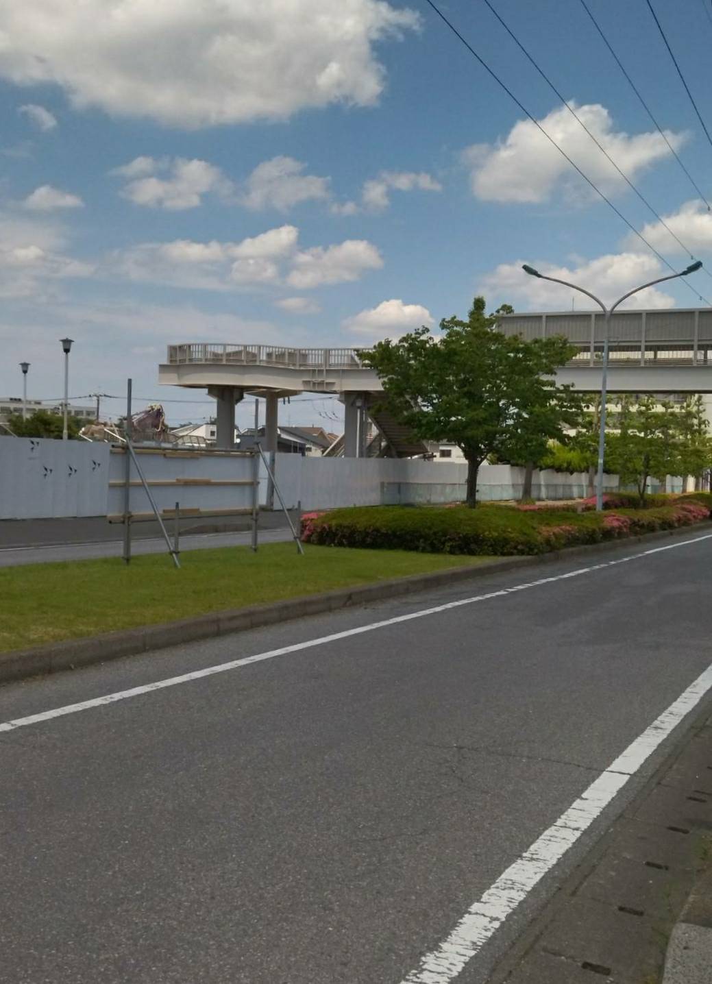 旧松戸市立病院跡地ヤオコー松戸上本郷ショッピングセンター歩道橋