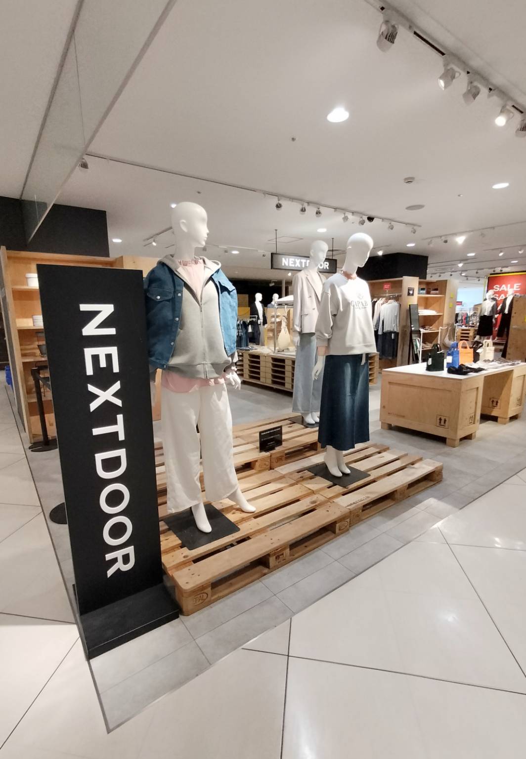 NEXTDOOR閉店キテミテマツド服飾雑貨